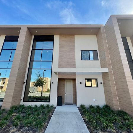 Luxury Home In Orlando With Private Hot Tub - 7 Min From Disney Parks - 3 Bedrooms And 4 Bathrooms! Exterior foto